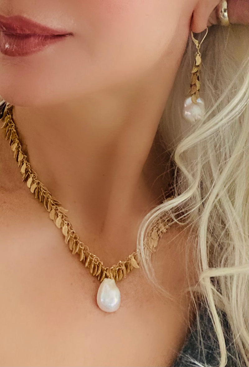 APHRODITE NECKLACE - WHITE BLISTER PEARL